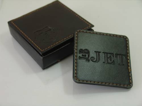 Set of 4 J&B Jet leather coasters in original box, 6,5cm x 6,5cm, Mint