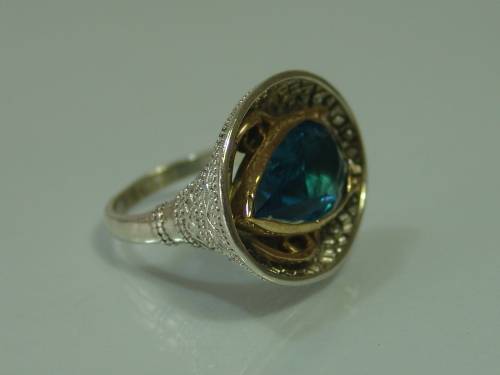Chunky and heavy silver and Gilded Ring set with blue stone, 10.1grams