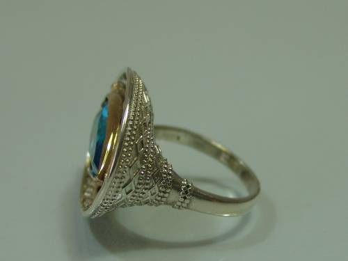 Chunky and heavy silver and Gilded Ring set with blue stone, 10.1grams