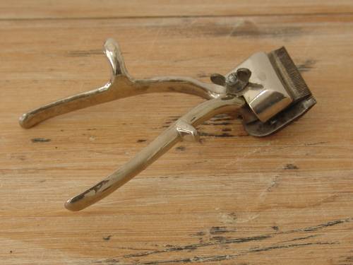 Vinatge manual hair clippers, working