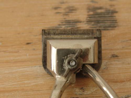 Vinatge manual hair clippers, working