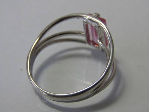 Vintage 925 Silver Ring set with a pink stone, 2.9g, stamped
