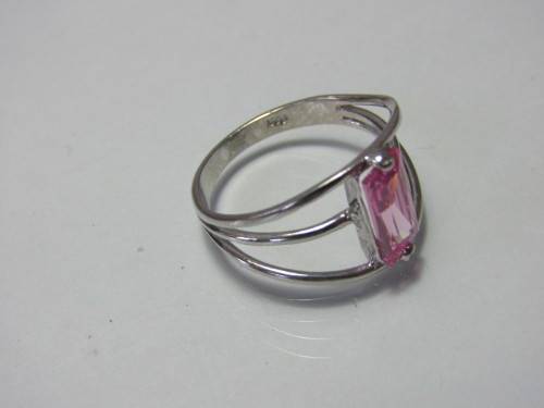 Vintage 925 Silver Ring set with a pink stone, 2.9g, stamped