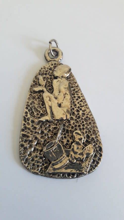 Crazy R1 start - African themed pendant