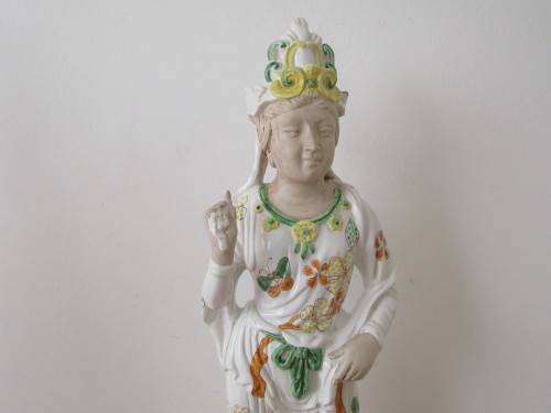 Very large Oriental porcelain figurine of a Woman, 62cm tall, excellent condition, hand painted