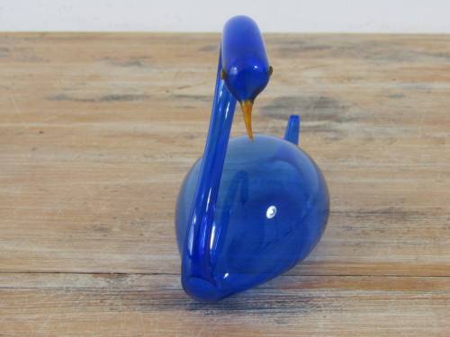 Lot of 3 vintage blown blue glass Swan figurines, 10cm x 13cm, excellent condition