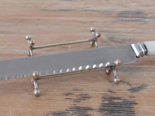 Set of two matching silverplated Knife rests, 8cm