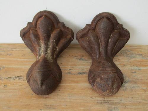 Pair of vintage cast iron / metal feet, 2 in the lot, +- 22cm, other similar available