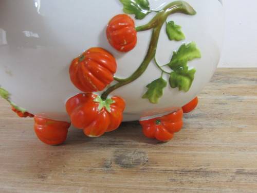 German Musterschutz porcelain footed Bowl, decorated with pumkins and leaves, 21cm