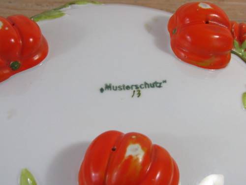 German Musterschutz porcelain footed Bowl, decorated with pumkins and leaves, 21cm