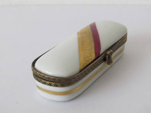 Limoges French porcelain and gilded metal trinket / pill box, 8 x 3 x 2 cm, others available