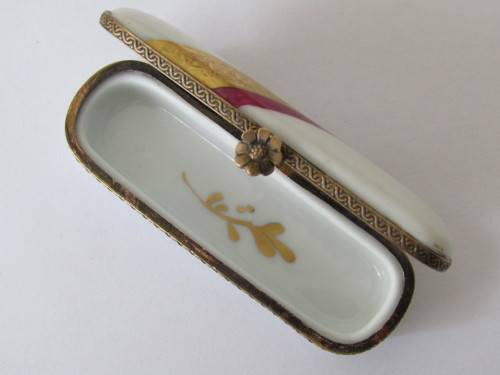 Limoges French porcelain and gilded metal trinket / pill box, 8 x 3 x 2 cm, others available