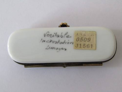Limoges French porcelain and gilded metal trinket / pill box, 8 x 3 x 2 cm, others available