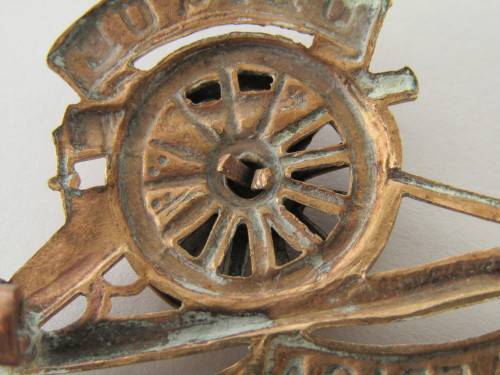 South African Ubique artillery Badge, with moving parts, brass, 4.5cm x 6.5cm