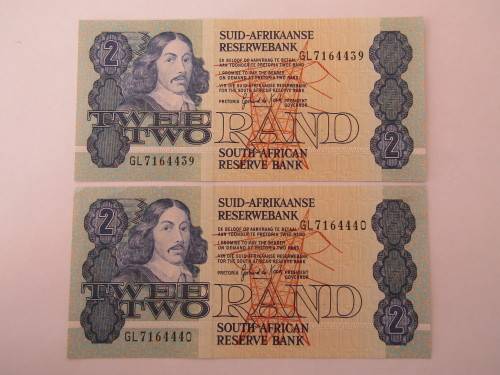 Lot of 2 South African R2 bank notes, Gerhard de Kock. With consecutive numbers, uncirculated