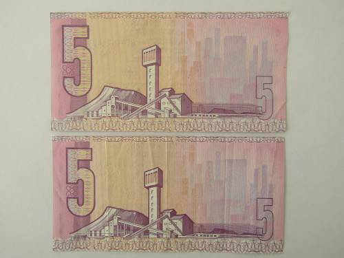 Lot of 2 South African R5 bank notes, CL Stals, BE/CJ, near mint condition,Many others available