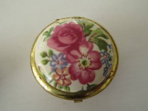 Lot of two small vintage round brass and enamel Pill Boxes with Liners, 3cm and 3.5cm