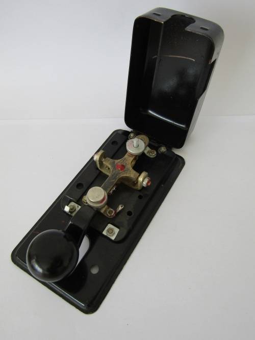 Vintage Morse code transmitter, excellent condition **No reserve Telecommunication auction now on**