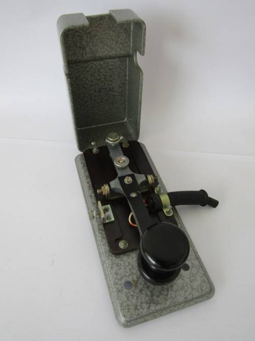 Vintage Morse code transmitter, excellent condition **No reserve Telecommunication auction now on**