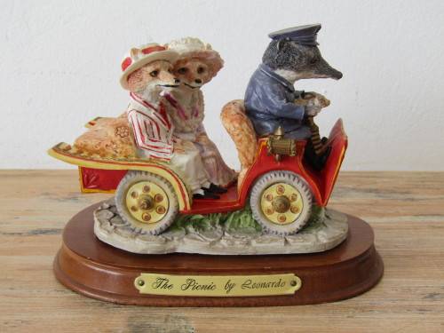 Very rare large signed ornament by Leonardo, Little Nook Village, The Picnic, excellent condition