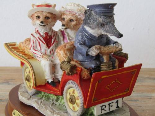 Very rare large signed ornament by Leonardo, Little Nook Village, The Picnic, excellent condition