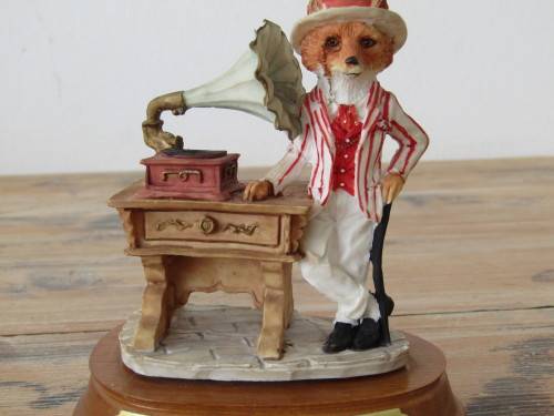 Very rare large signed ornament by Leonardo, Little Nook Village, Sir Roger Fox, excellent condition