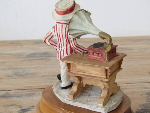 Very rare large signed ornament by Leonardo, Little Nook Village, Sir Roger Fox, excellent condition