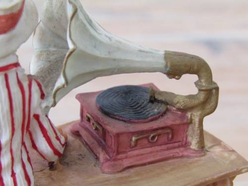 Very rare large signed ornament by Leonardo, Little Nook Village, Sir Roger Fox, excellent condition