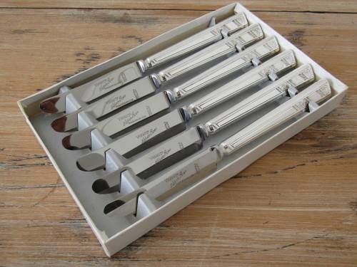 Boxed set of 6 Viners silverplated Knives "Silver Rose", Sheffield England, 21.5cm