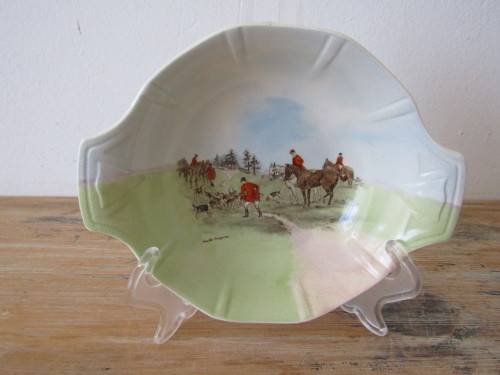Lot of 3 original Royal Doulton Horse Themed Bowls, D6326, excellent condition *Crazy R1 start*