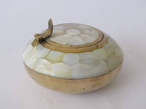 Vintage Brass and Mother of pearl lidded Ashtray, excellent condition, 9cm diameter