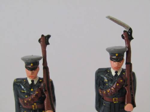Vintage boxed set of 6 "South African Police 1965" lead toy soldier figures,6cm