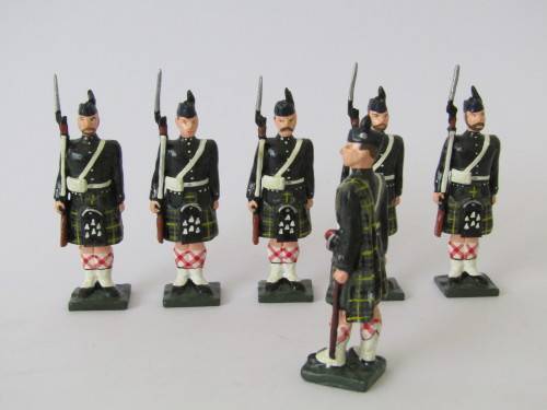 Vintage boxed set of 6 "Cape Town Highlanders 1885" lead toy soldiers figures, 6cm
