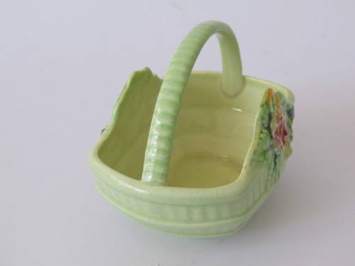 Vintage Carlton Ware green Basket in excellent condition, 8cm x 6.5cm