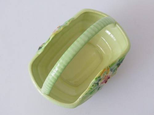 Vintage Carlton Ware green Basket in excellent condition, 8cm x 6.5cm