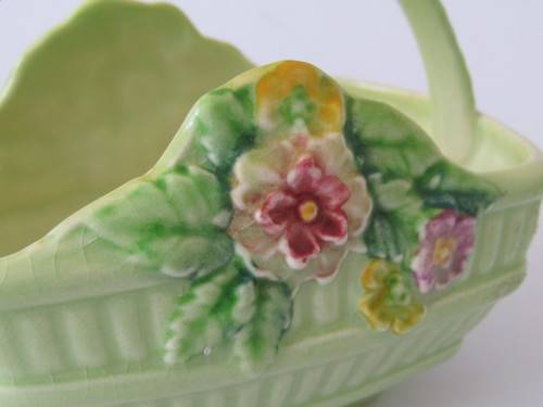 Vintage Carlton Ware green Basket in excellent condition, 8cm x 6.5cm