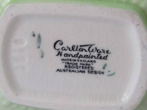 Vintage Carlton Ware green Basket in excellent condition, 8cm x 6.5cm