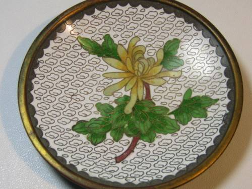 Vintage lot of 2 Cloisonne items, Plate and Salt Shaker, in excellent condition, 10cm and 4cm