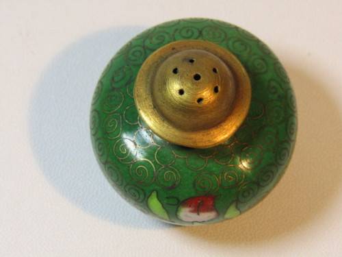 Vintage lot of 2 Cloisonne items, Plate and Salt Shaker, in excellent condition, 10cm and 4cm