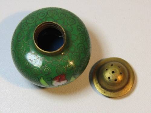 Vintage lot of 2 Cloisonne items, Plate and Salt Shaker, in excellent condition, 10cm and 4cm