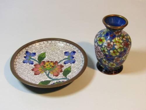 Vintage lot of 2 Cloisonne items, Plate and Vase, in excellent condition, 9.5cm and 7cm