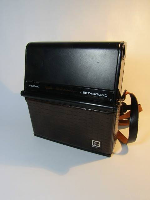 Vintage Kodak Ektasound 140 Movie Camera in original Case, incl. sealed Film