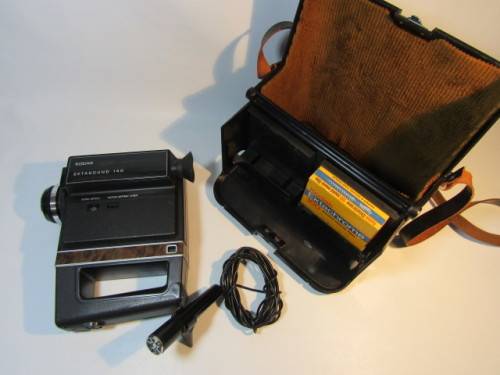 Vintage Kodak Ektasound 140 Movie Camera in original Case, incl. sealed Film