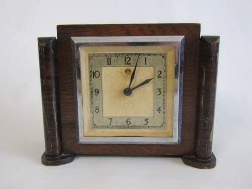 Nintage original electrical wooden Temco Desk / Mantel Clock Eng in excellent condition, 17cm x 14cm