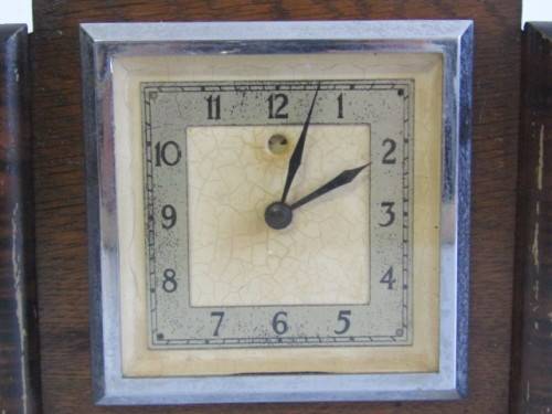 Nintage original electrical wooden Temco Desk / Mantel Clock Eng in excellent condition, 17cm x 14cm