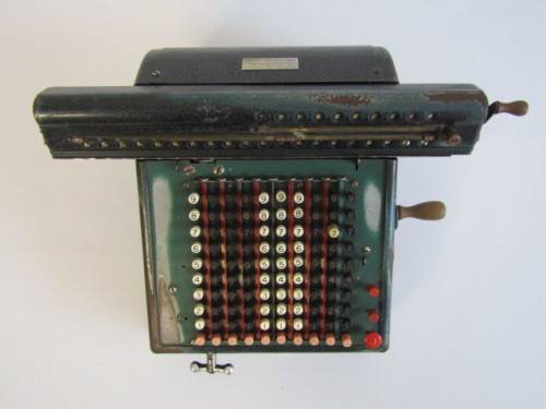 Vintage 1933 Monroe Calculating Machine, beautiful and aged condition, 34cm x 25cm x 17cm and 6Kg