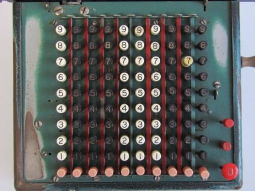 Vintage 1933 Monroe Calculating Machine, beautiful and aged condition, 34cm x 25cm x 17cm and 6Kg
