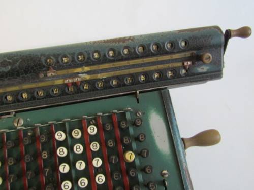 Vintage 1933 Monroe Calculating Machine, beautiful and aged condition, 34cm x 25cm x 17cm and 6Kg