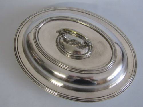 Vintage Oval silverplated Serving Dish with Lid and removeable handle, 29cm x 22cm, excellent cond.