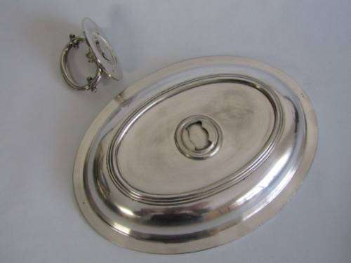 Vintage Oval silverplated Serving Dish with Lid and removeable handle, 29cm x 22cm, excellent cond.